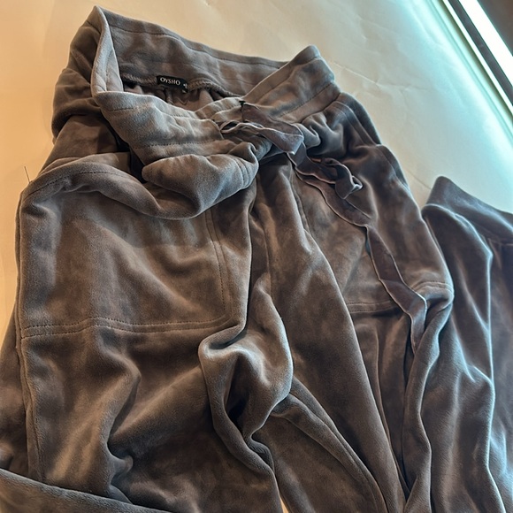 Pants size small - Picture 3 of 3